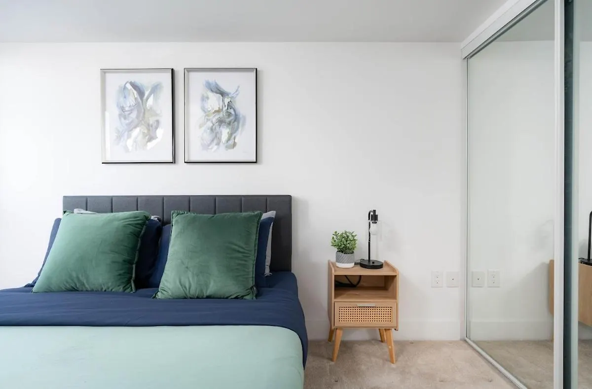 Downtown Condo With 2 Beds - Sleeps 3 By Yorkville Toronto Canada