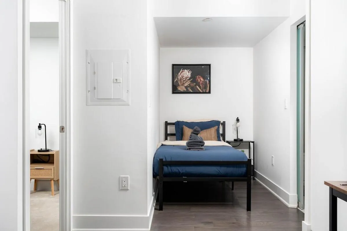 Holiday home Downtown Condo With 2 Beds - Sleeps 3 By Yorkville Toronto Canada